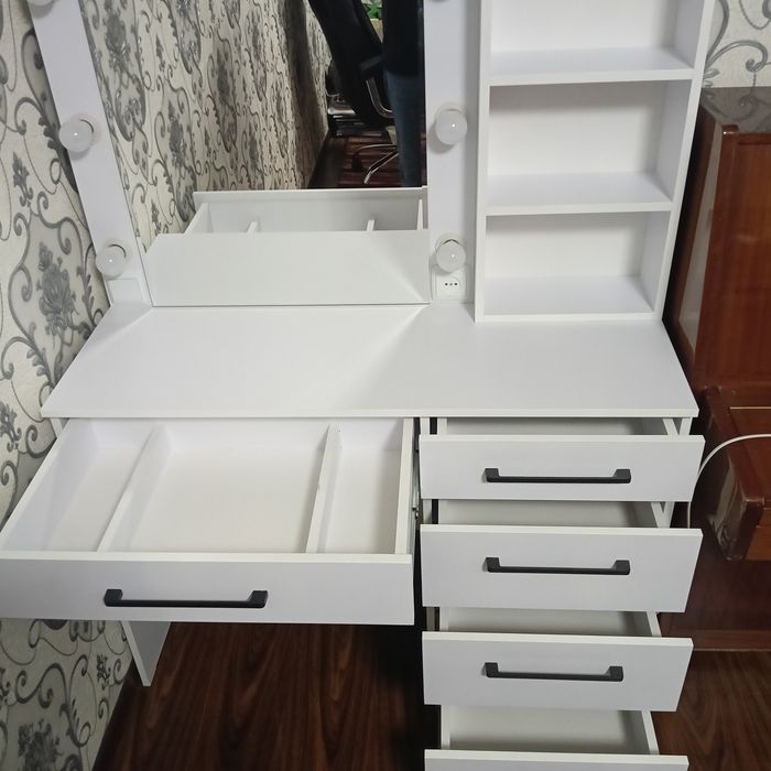 Гримёрные столики от производителя