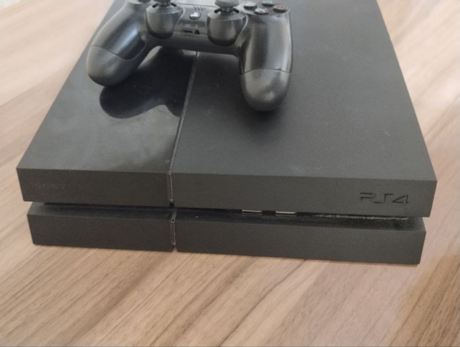 PlayStation 4 на продажу в хорошем состоянии