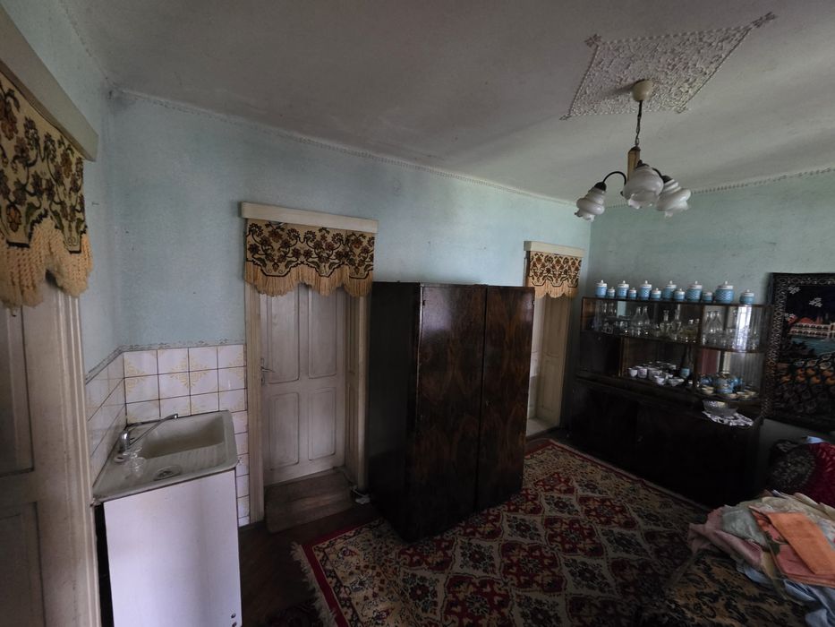 Vând Casa de locuit și teren