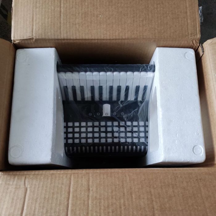 Акардеон YAMAHA. Новая в упоковке. Размер 3/4.