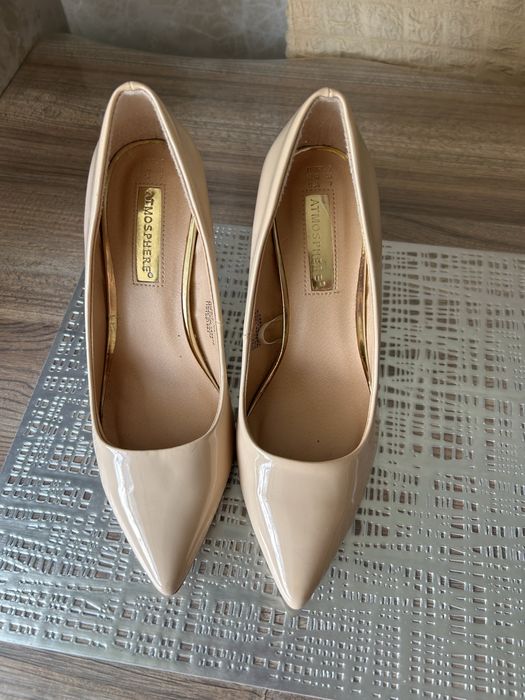 Дамски обувки.       .