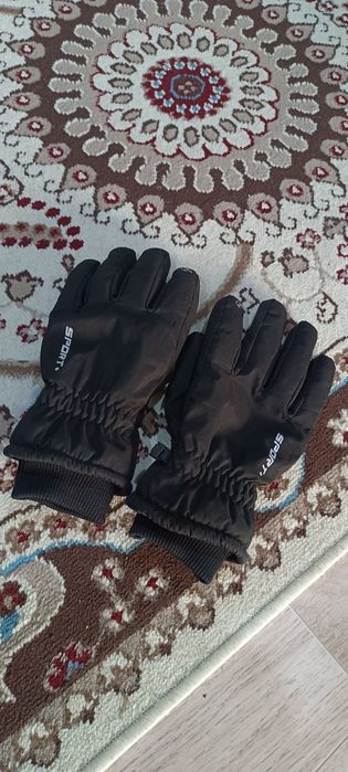 Продаю  всё вместе куртка обувь перчатки