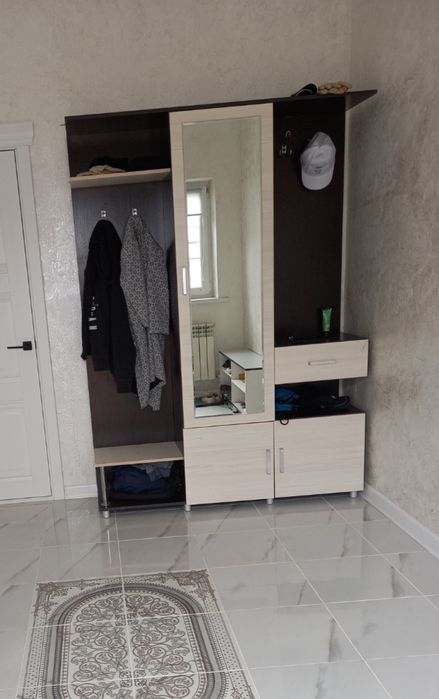 Продается прихожая шкаф