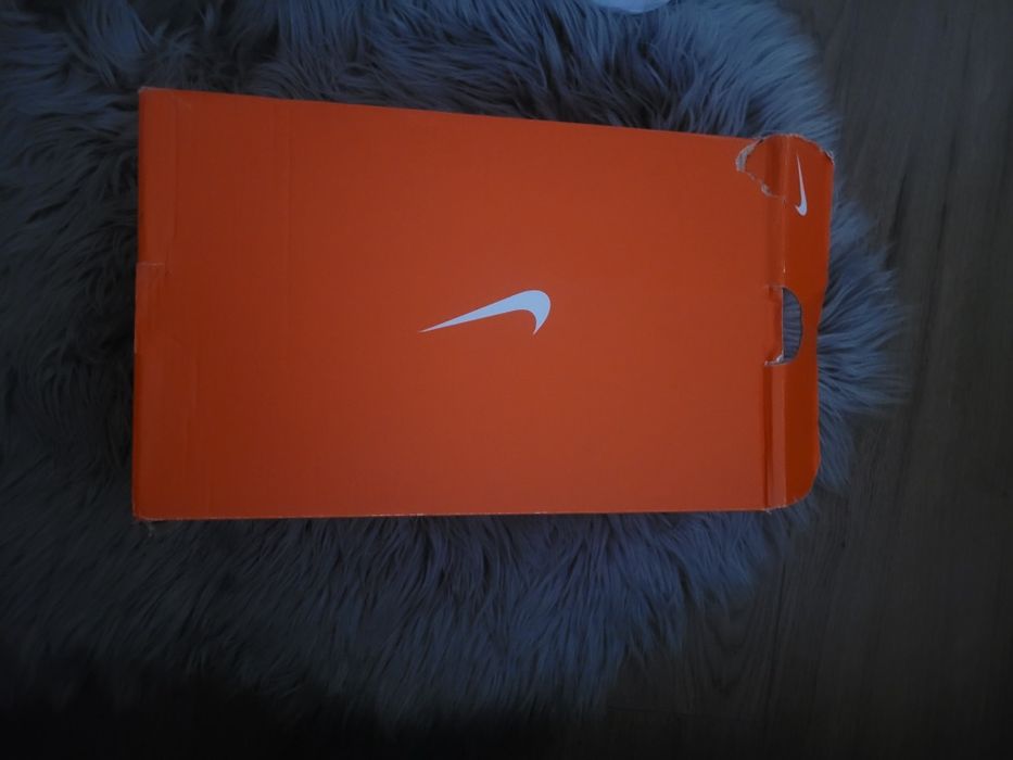Adidași Nike, originali