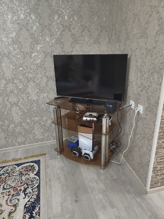 Продам телевизор с подставкой