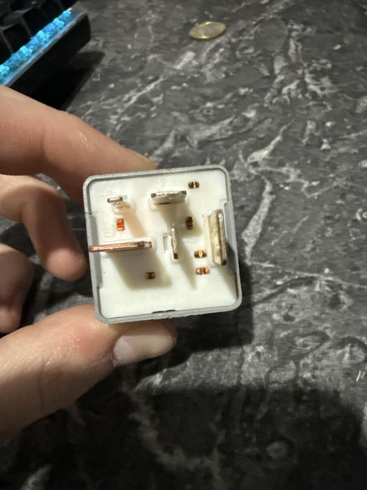 Реле бензонасоса audi 80 b4