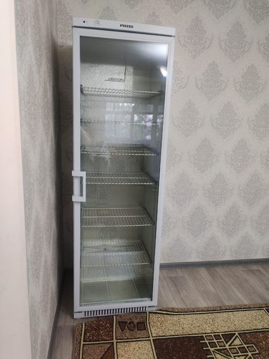 Продам холодильник витриный