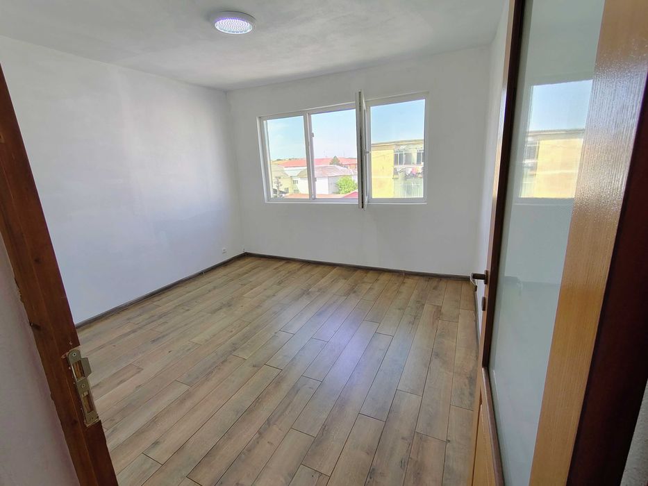 Vând apartament
