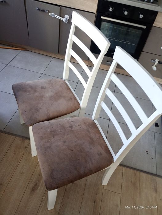 Scaune din lemn cu tapiterie