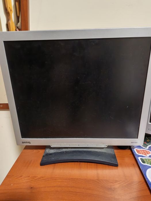 Подарявам монитори