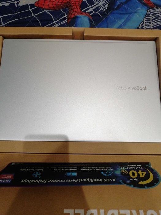 ASUS VivoBook с инсталиран windows