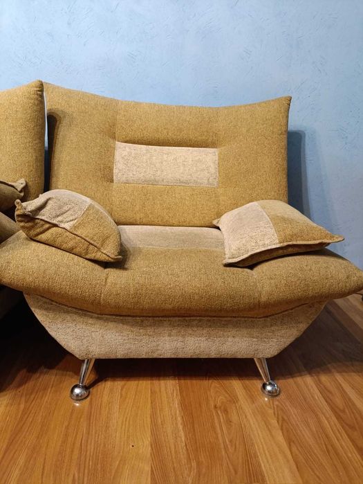 Диван и два кресла б/у