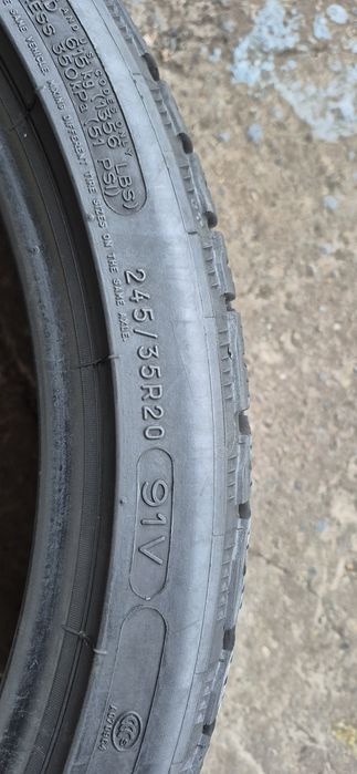 4 anvelope iarna,fata Michelin 245/35/20,spate Vredestein 275/30/20.