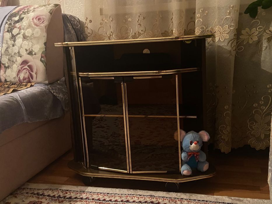 Продам  тумбочку
