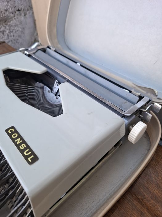 Пишеща машина Consul