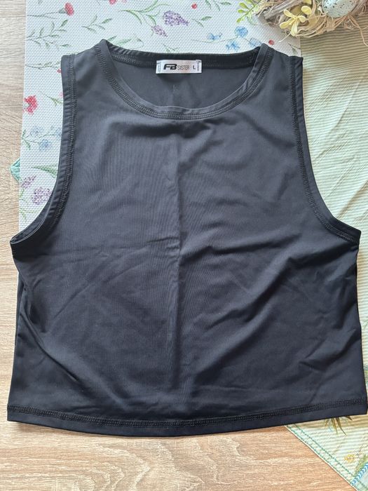 Тениски,марка-New yorker и Stradivarius