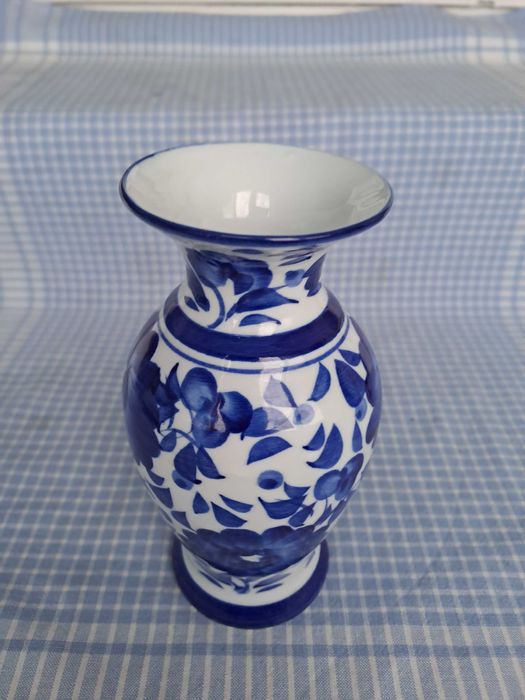 Вази от порцелан,метал,дърво и керамика.Битови керамични фигури