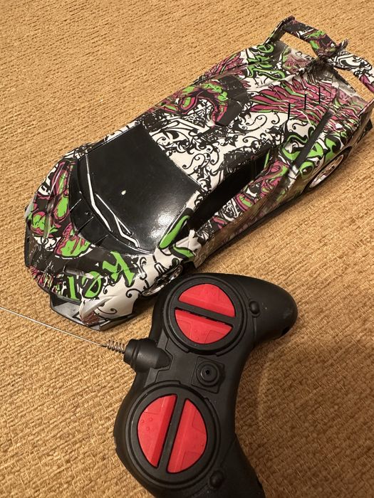 Машинка на пульте управления