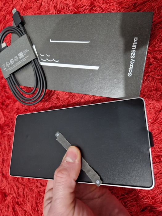-Samsung S25 Ultra, Nou, 256Gb, 12Ram, 0 cicluri incarcare, neactivat,