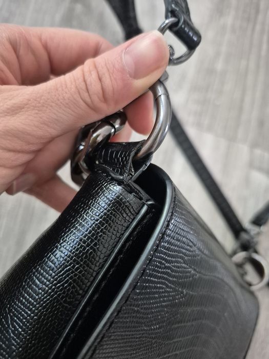 Оригинална чанта GUESS Tullia Mini Crossbody (черна)