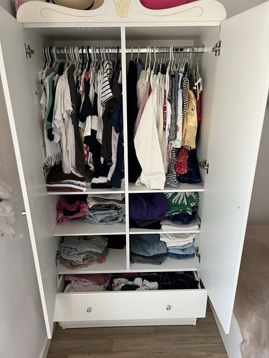 Mobilier dormitor copii - birou, dulap/dressing, scaun birou