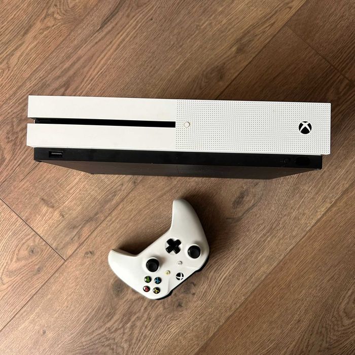 Xbox One S 500GB + 1 Controller + Cabluri
