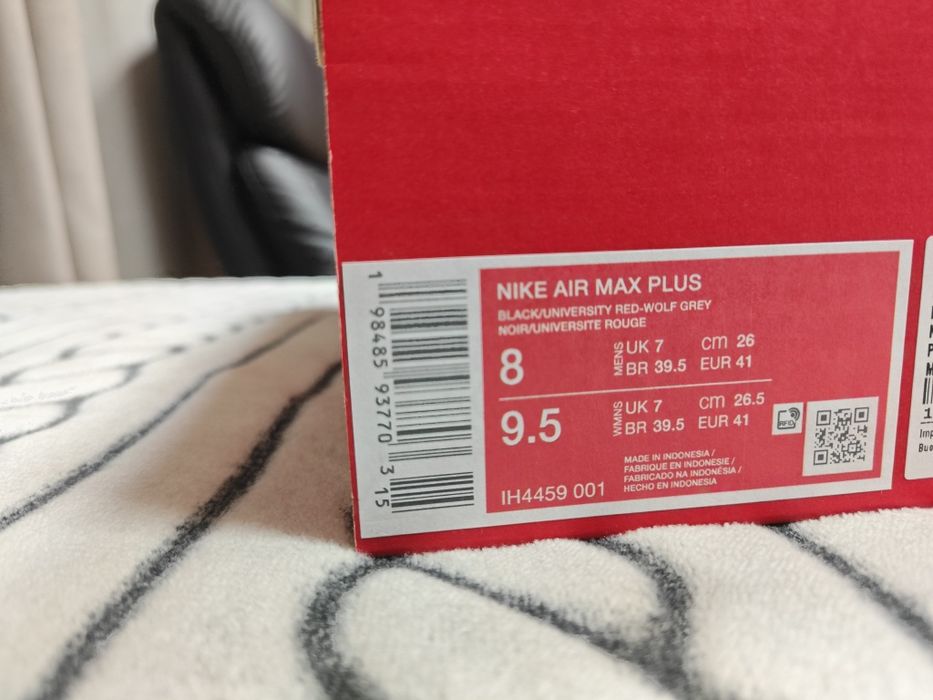 Nike air max plus  tuned air black red