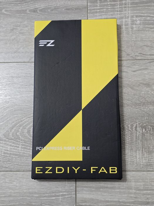 Cablul Riser PCIe 5.0 X16 EZDIY-FAB 128GB/s – Alb, 20 cm