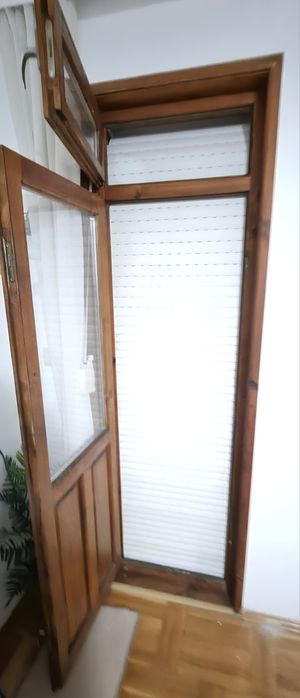 Врата със стъклопакет и външни щори и комарник