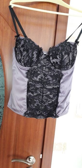 Дамско красиво бюстие.