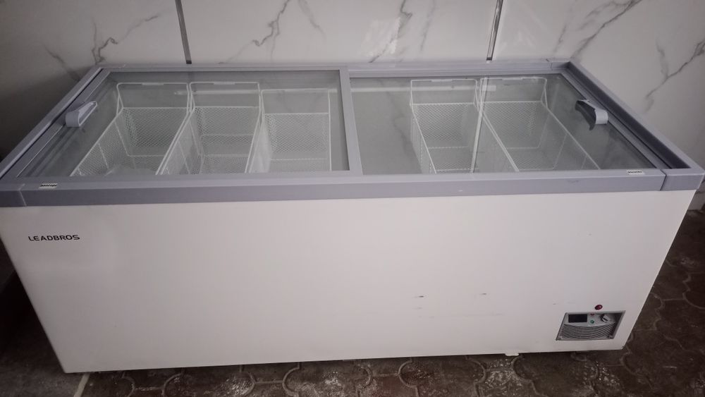 Продам витринные морозильник