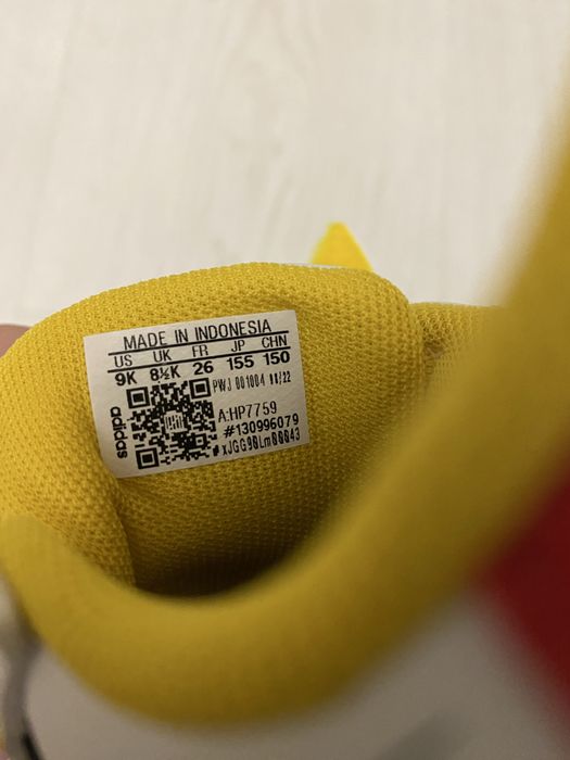 Продам детские кроссовки Adidas