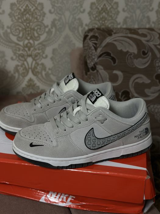 Продам кроссовки Nike the north face