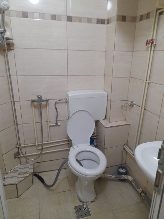 Închiriez garsoniera