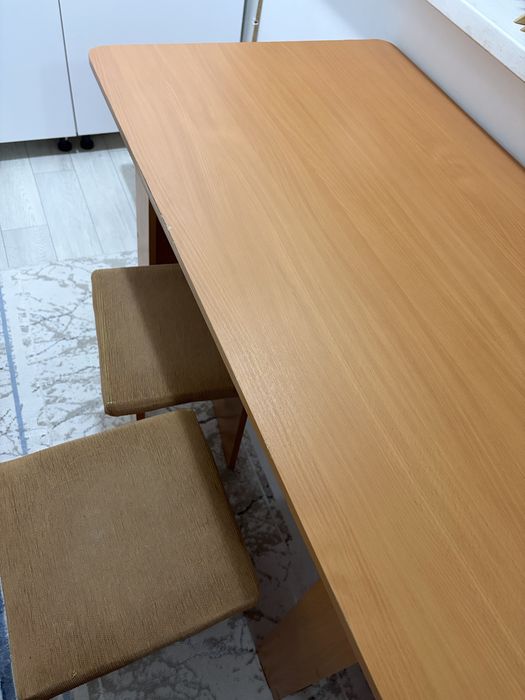 Продается кухонный стол, стулья