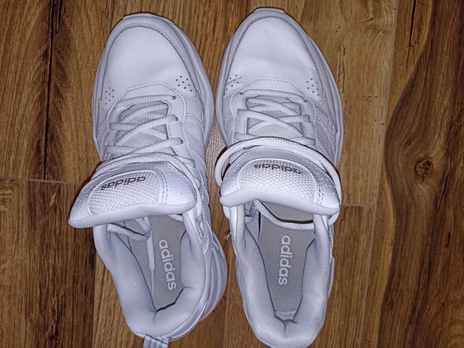 2 броя : CONVERSE Chuck Taylor All Star и маратонки Adidas