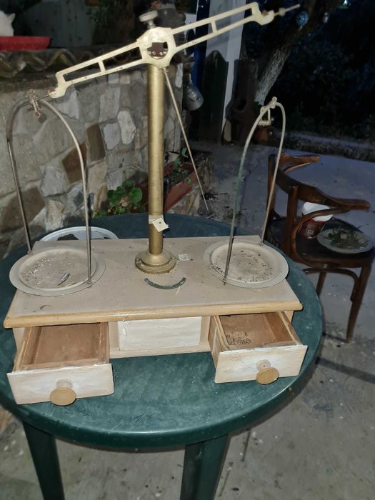 стари мебели,закачалки,офис стол,табуретки