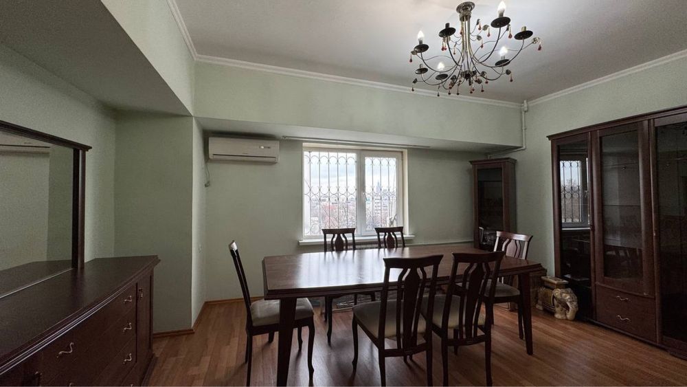 Продается 4х ком квартиа, 90м2. На Ц-1. Ор-р: Детский мир.