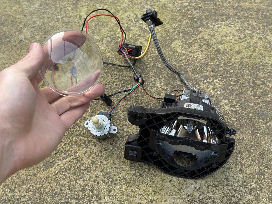 Piese BMW Seria 3 E90 LCI far, balast xenon, grile, angel eyes, claxon