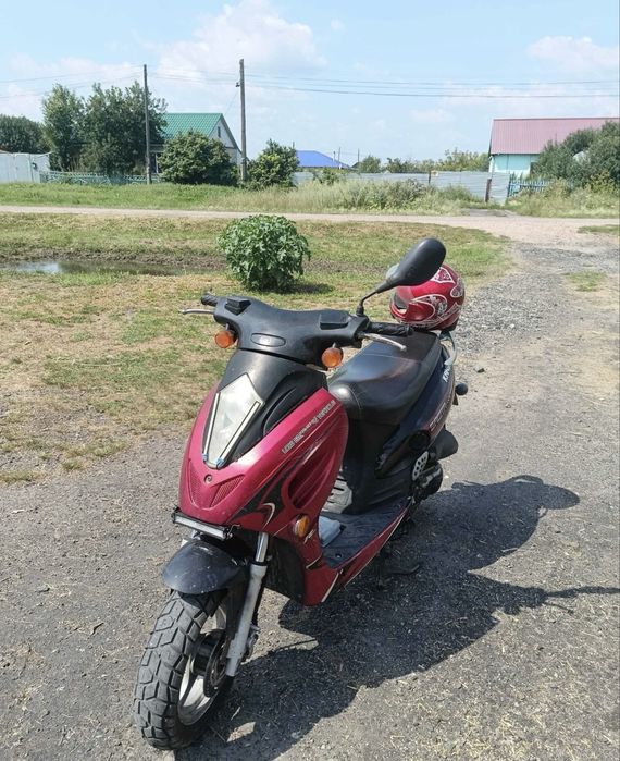 Мопед на активном ходу