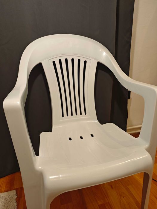 Scaun alb de plastic tip terasa oldschool