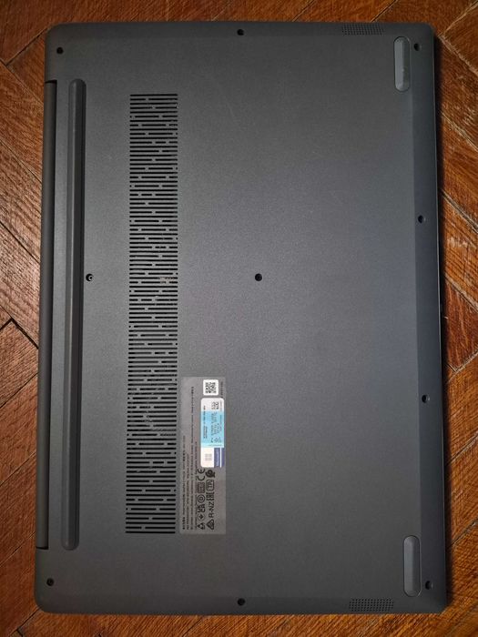 Laptop LENOVO IdeaPad 3 17ALC6 – 17.3", Ryzen, 8GB RAM, 256GB SSD, stare foarte bună