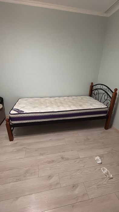 Комнатная кровать