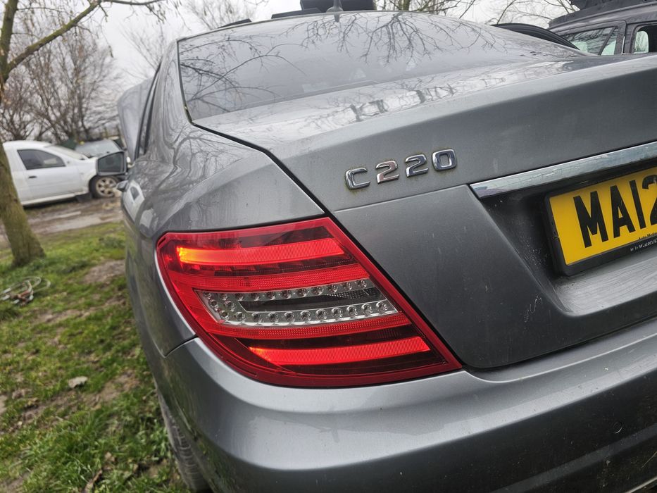 Dezmembrez Mercedes  W 204