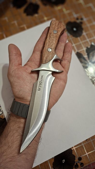 Cuțit vânătoare fără teacă.