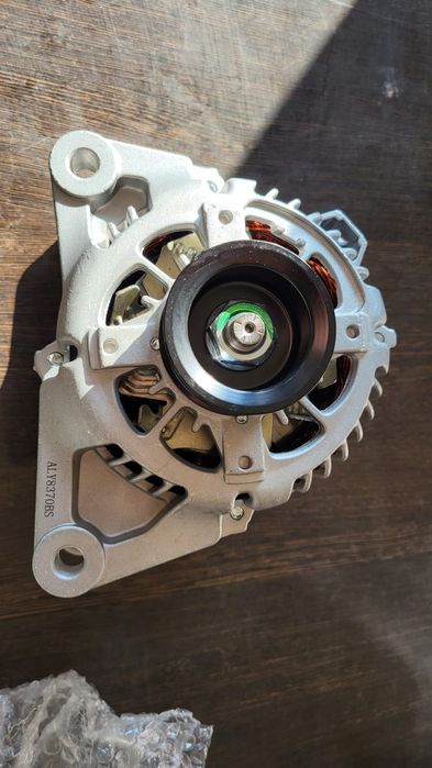 Генератор на Hyundai H1 новый