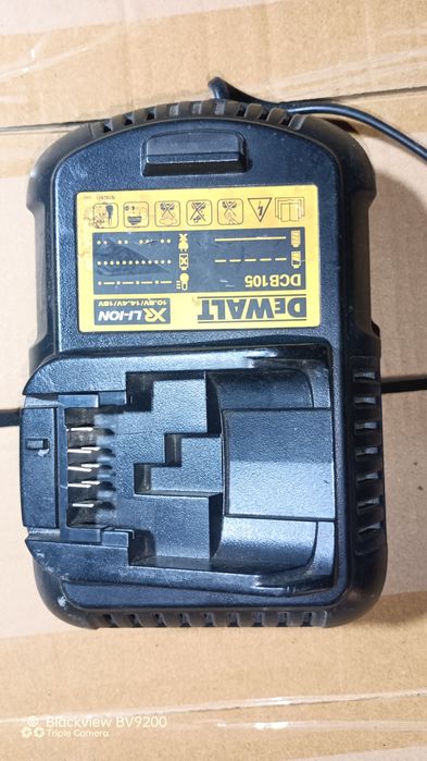 Зарядка девольт DeWalt