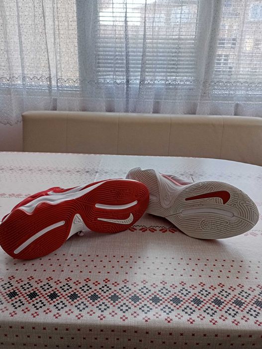 Маратонки за баскетбол 44 номер NIKE