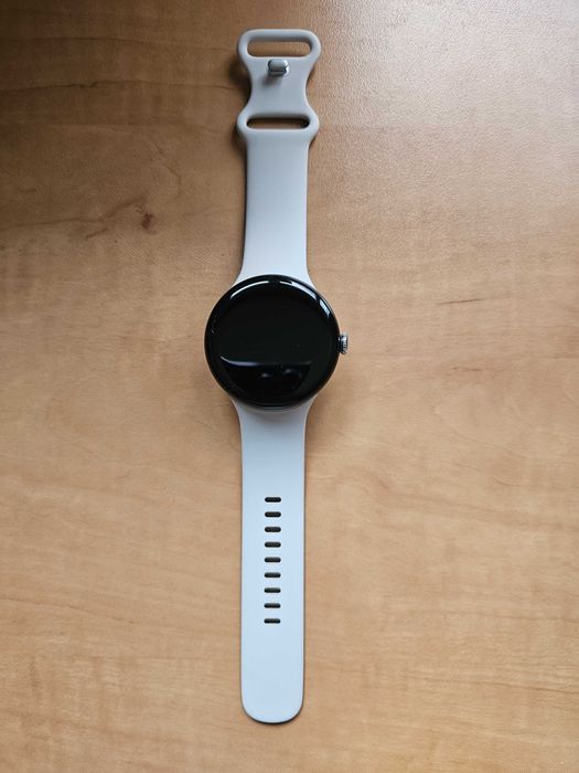 Продавам смарт часовник Google Pixel Watch 3 - 45mm