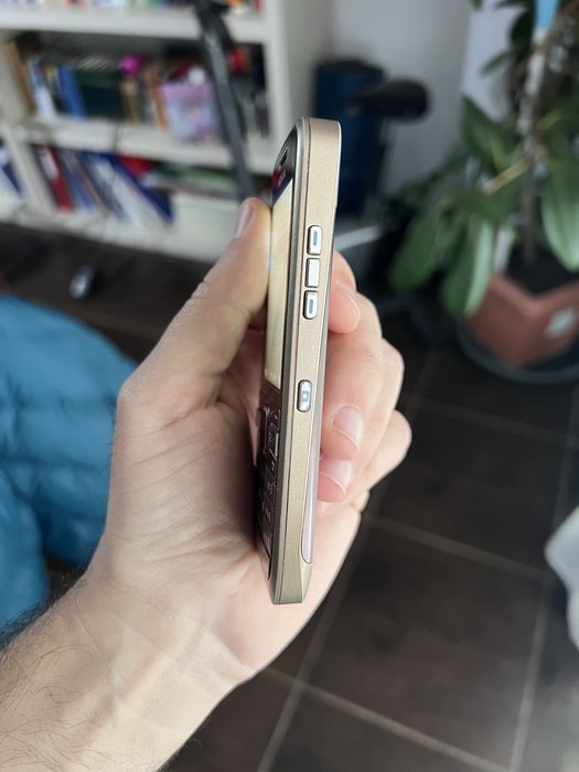 Nokia E52 Gold, 2 GB